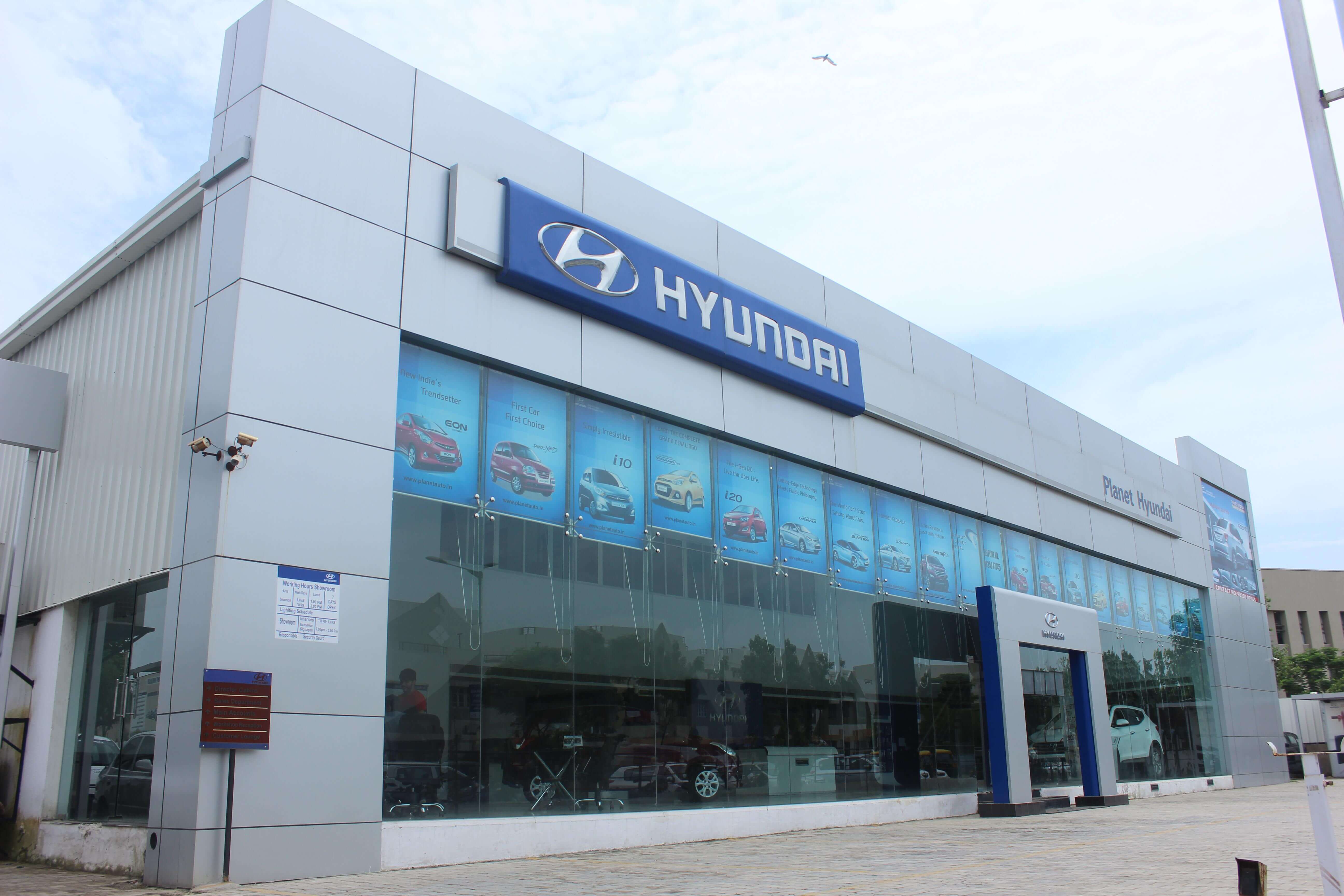 Car Showroom & Service Photo gallery|Planet Hyundai Ahmedabad